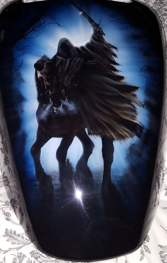 Airbrushed Painting of the lord of the rings, wraith on petrol tank close up